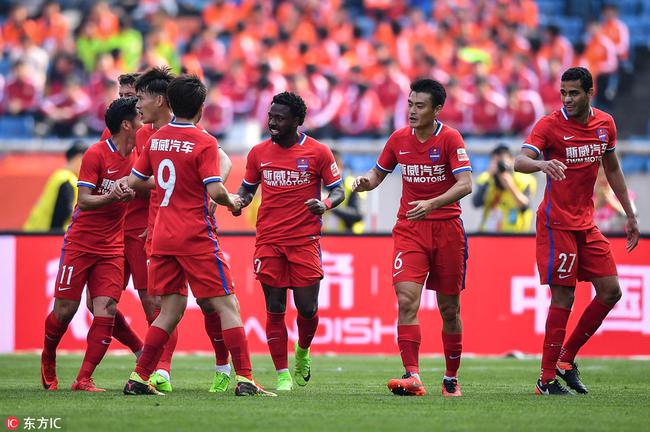 卡尔德克连入两球，带领重庆斯威轻取河南建业的简单介绍