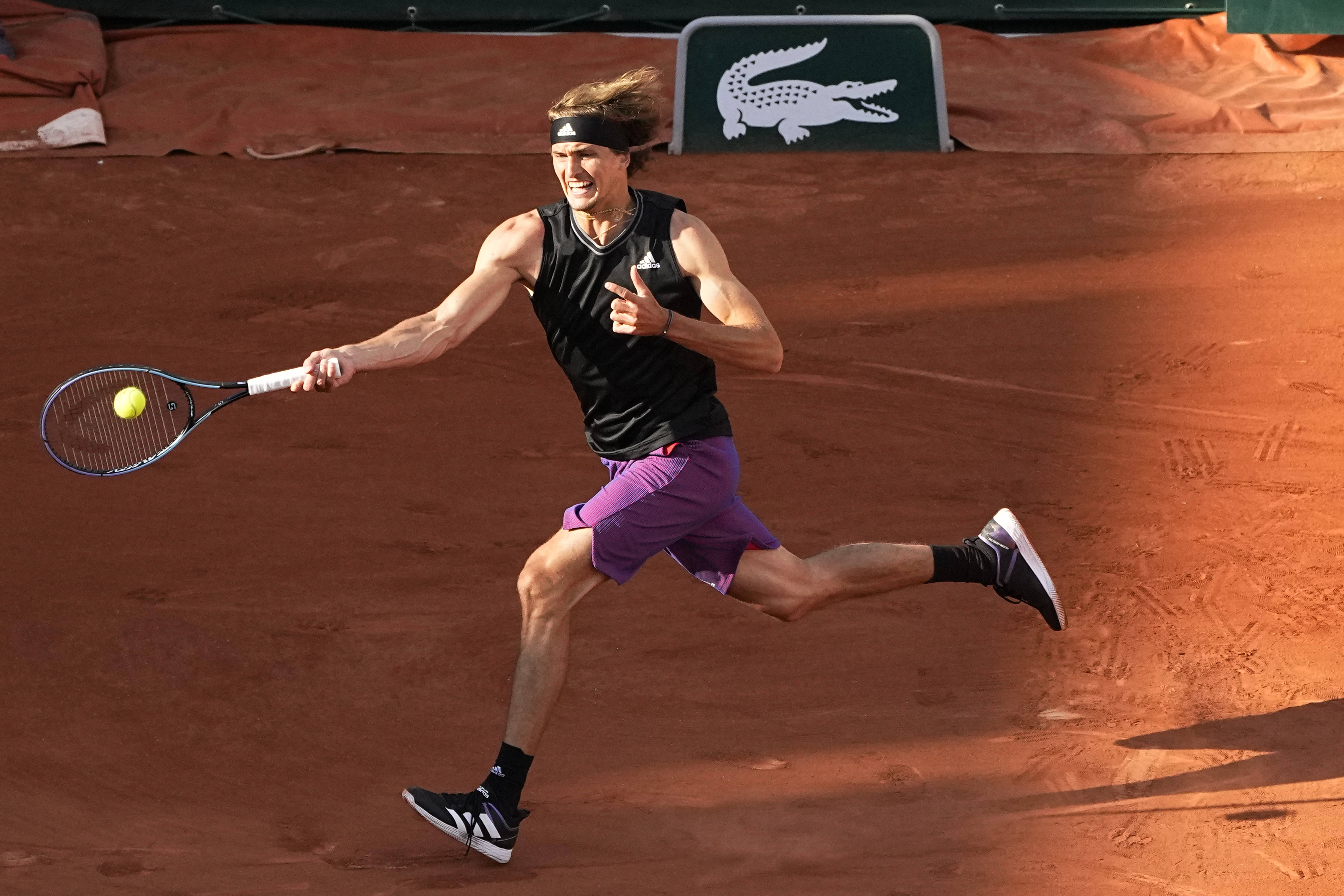 日本网球队绝杀英国网球队，兹维列夫制霸全场的简单介绍