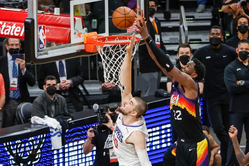 关于雄鹿横扫勇士，艾顿高光表现的信息