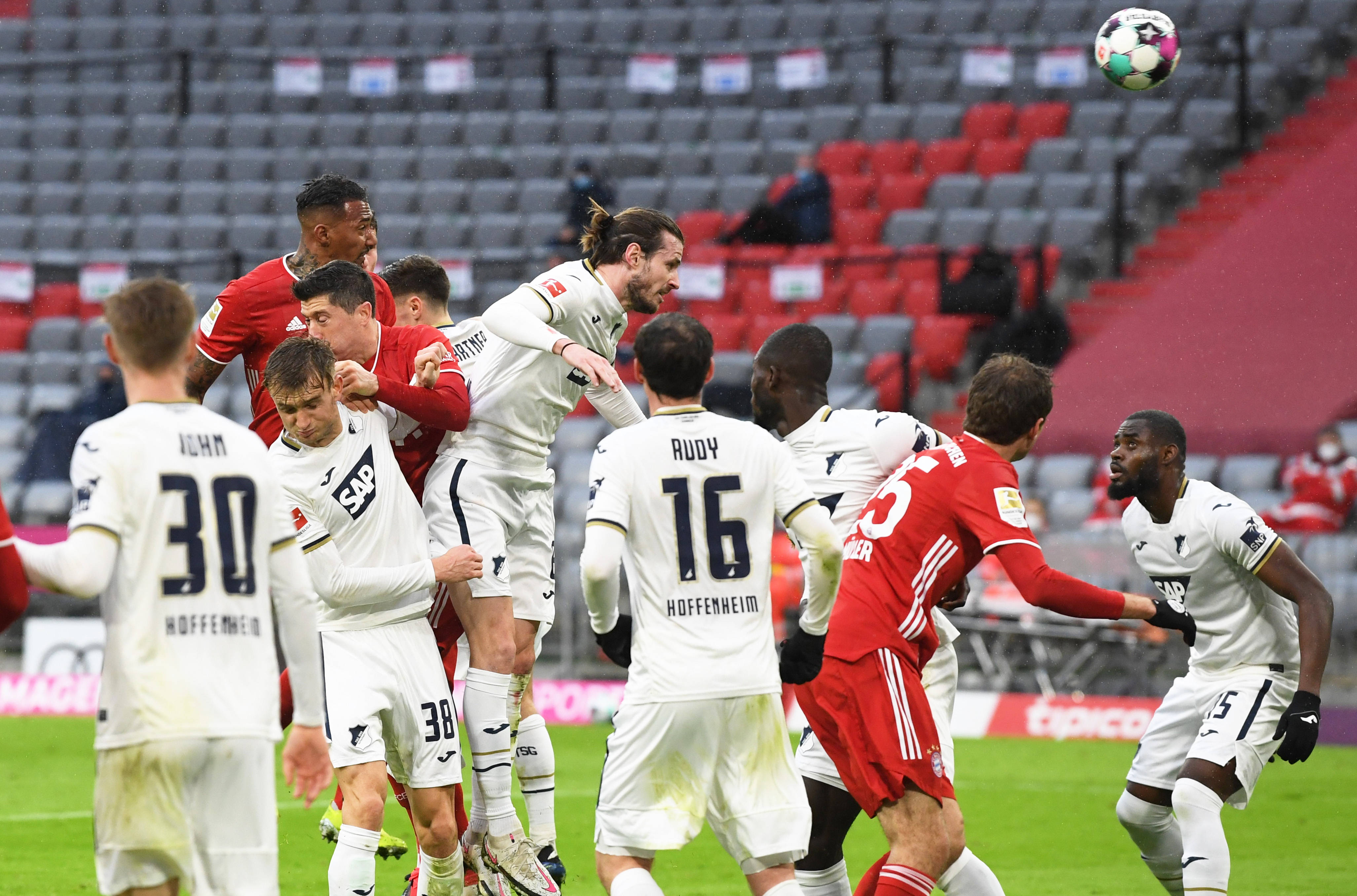 包含霍芬海姆反击击败对手，晋级形势良好的词条