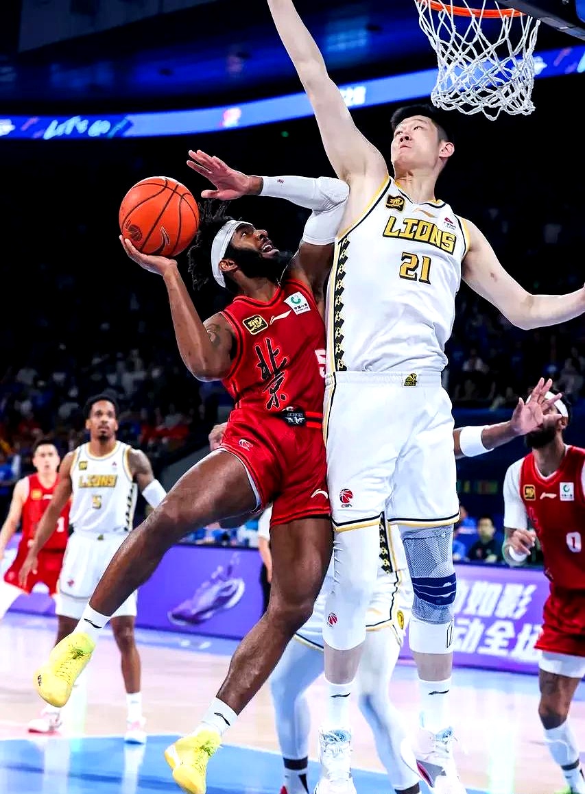 广厦队防守堪称一流，对手束手无策的简单介绍