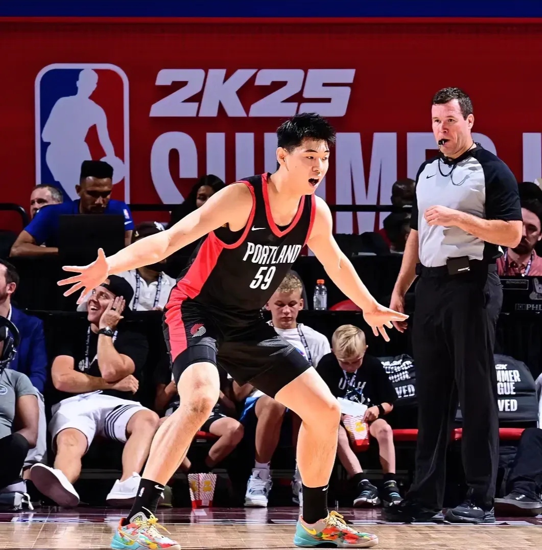 开拓者队后卫表现抢眼，带领球队击败对手赢得比赛的简单介绍