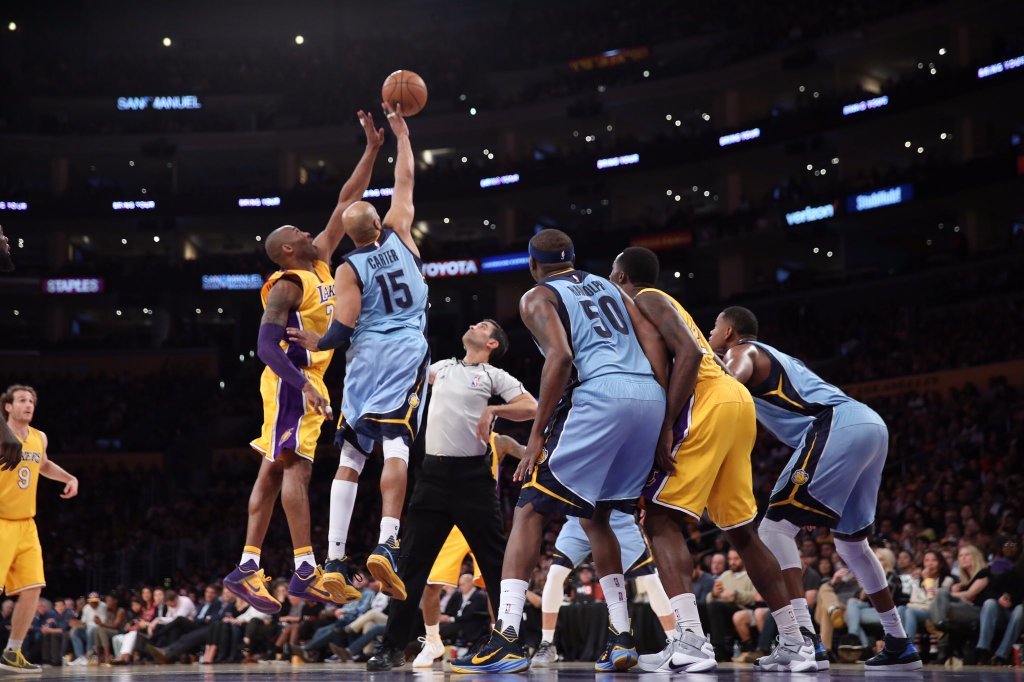 一场精彩的篮球盛宴，万人空巷涌入球场的简单介绍