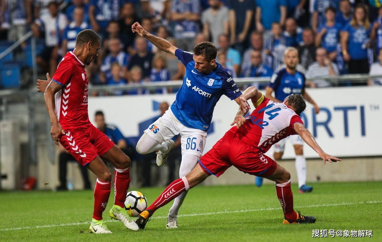 阿贾克斯惊险胜利沙尔克：荷甲冠军成功反超的简单介绍