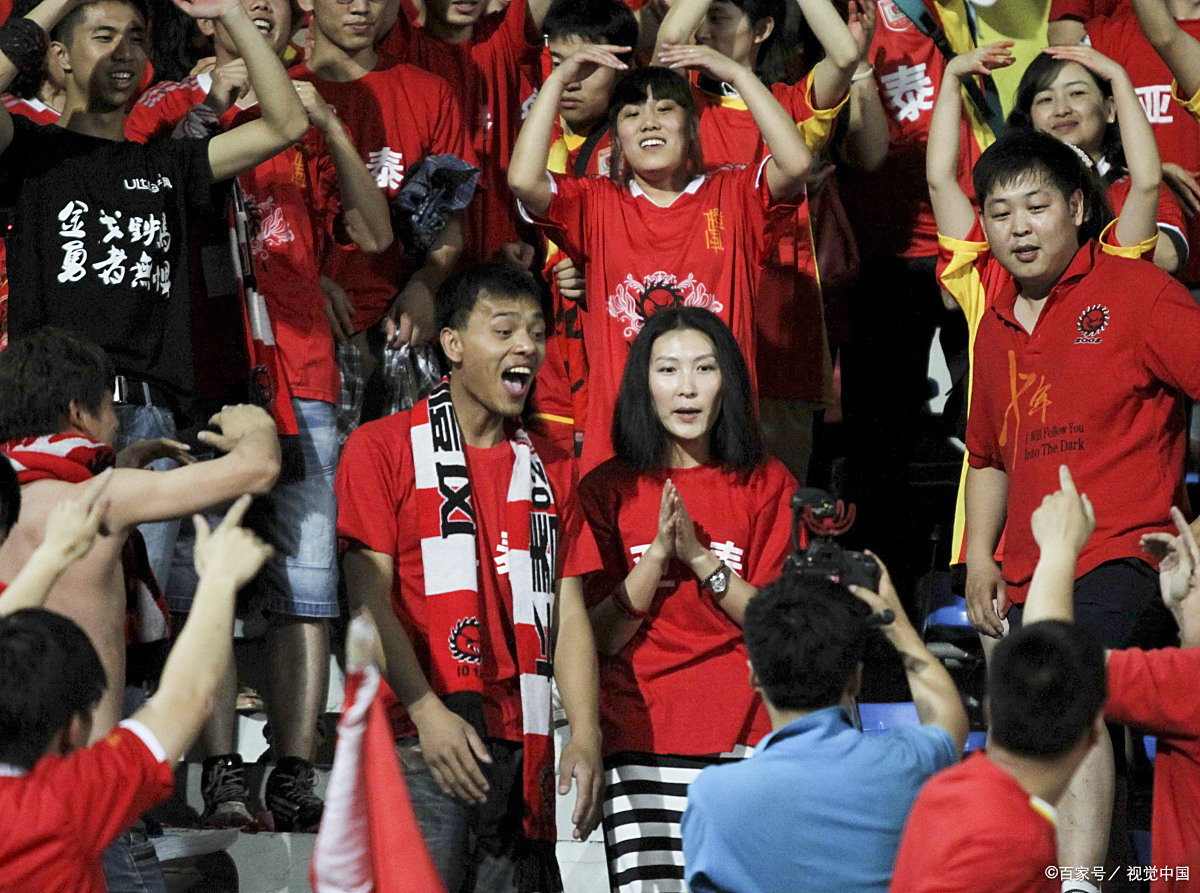 高水平足球对决掀起球迷热潮的简单介绍