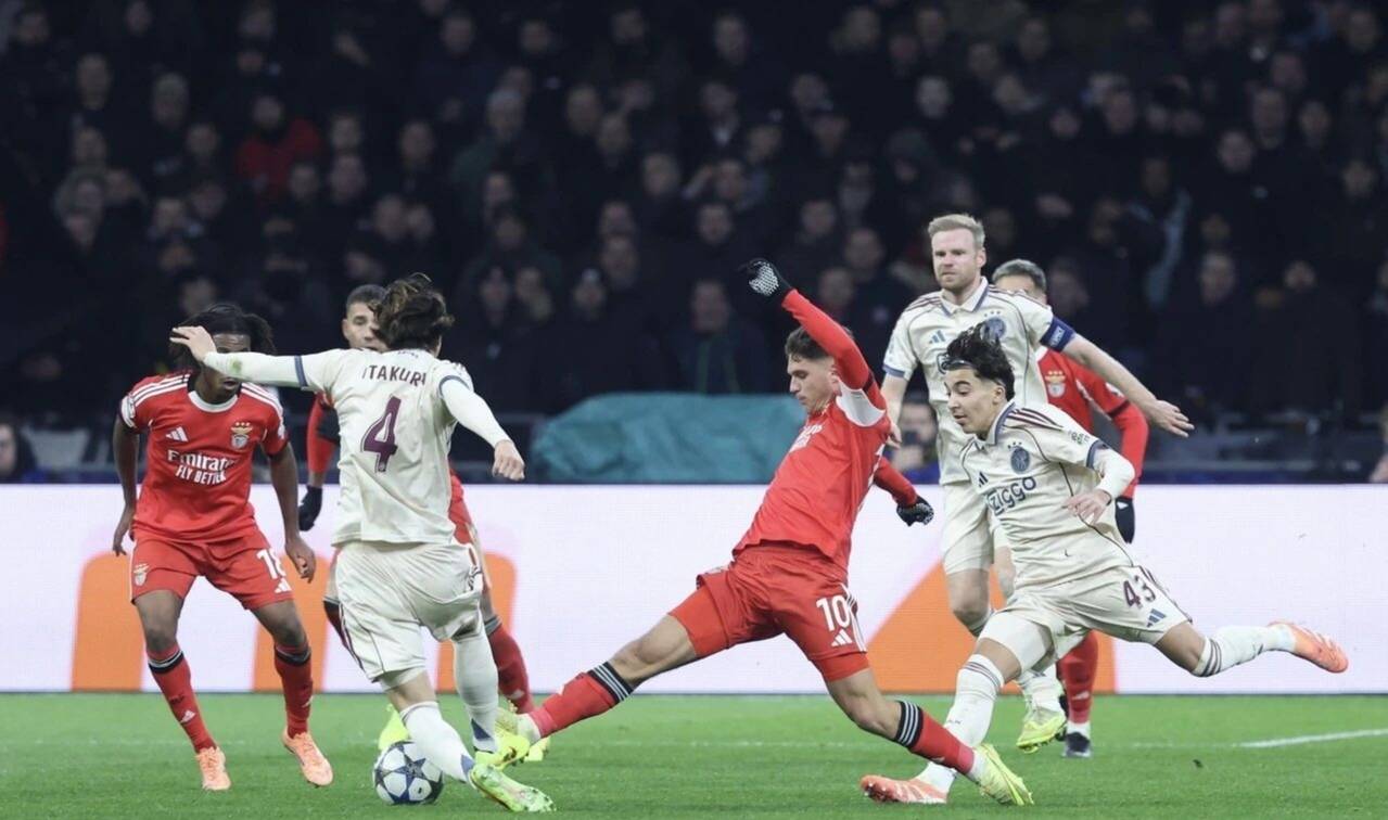 森索瓦尔中场远射世界波，助球队逆转胜利的简单介绍