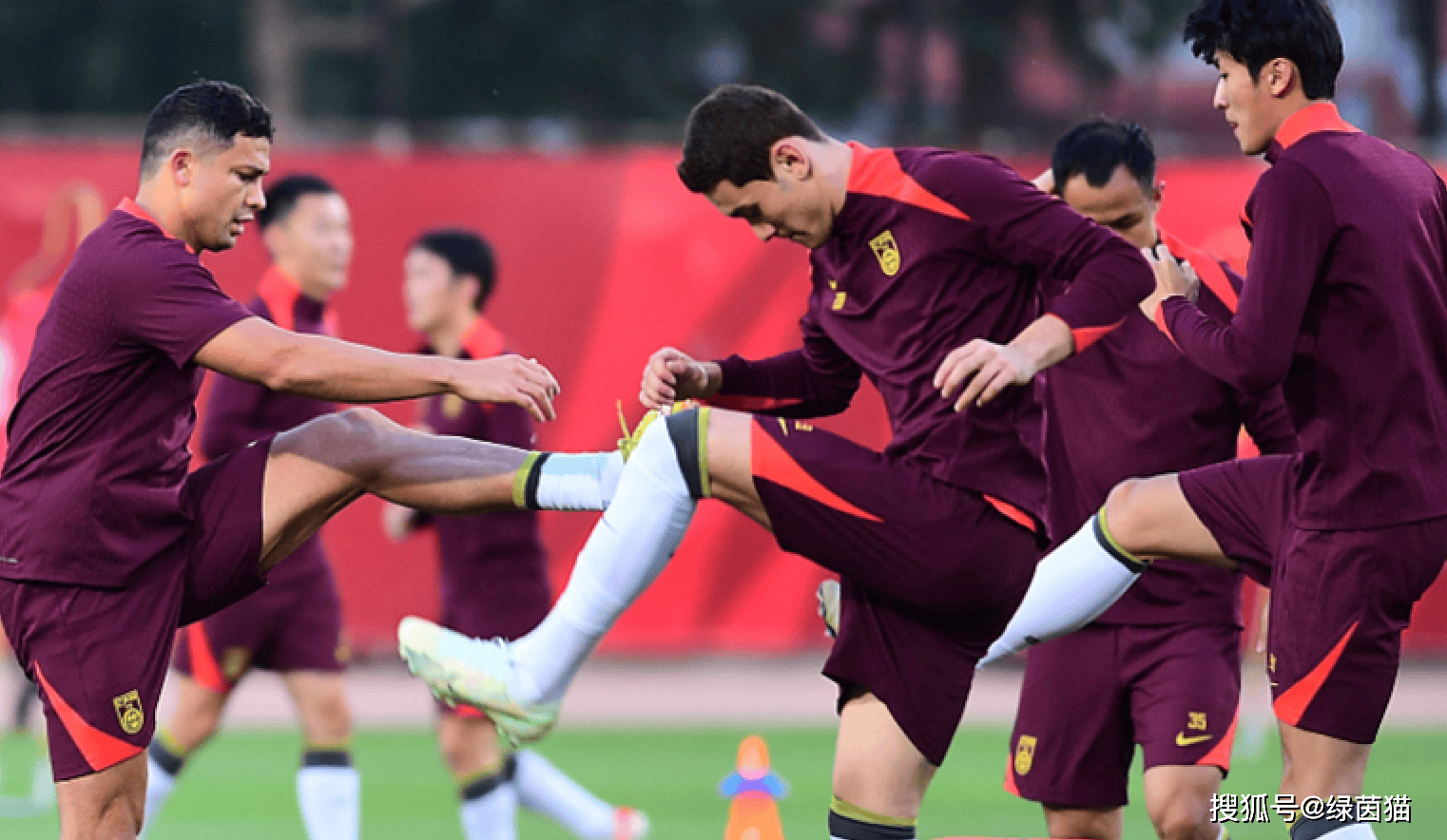 包含韩国队绝杀泰国队，黄鸭组合统治全场的词条