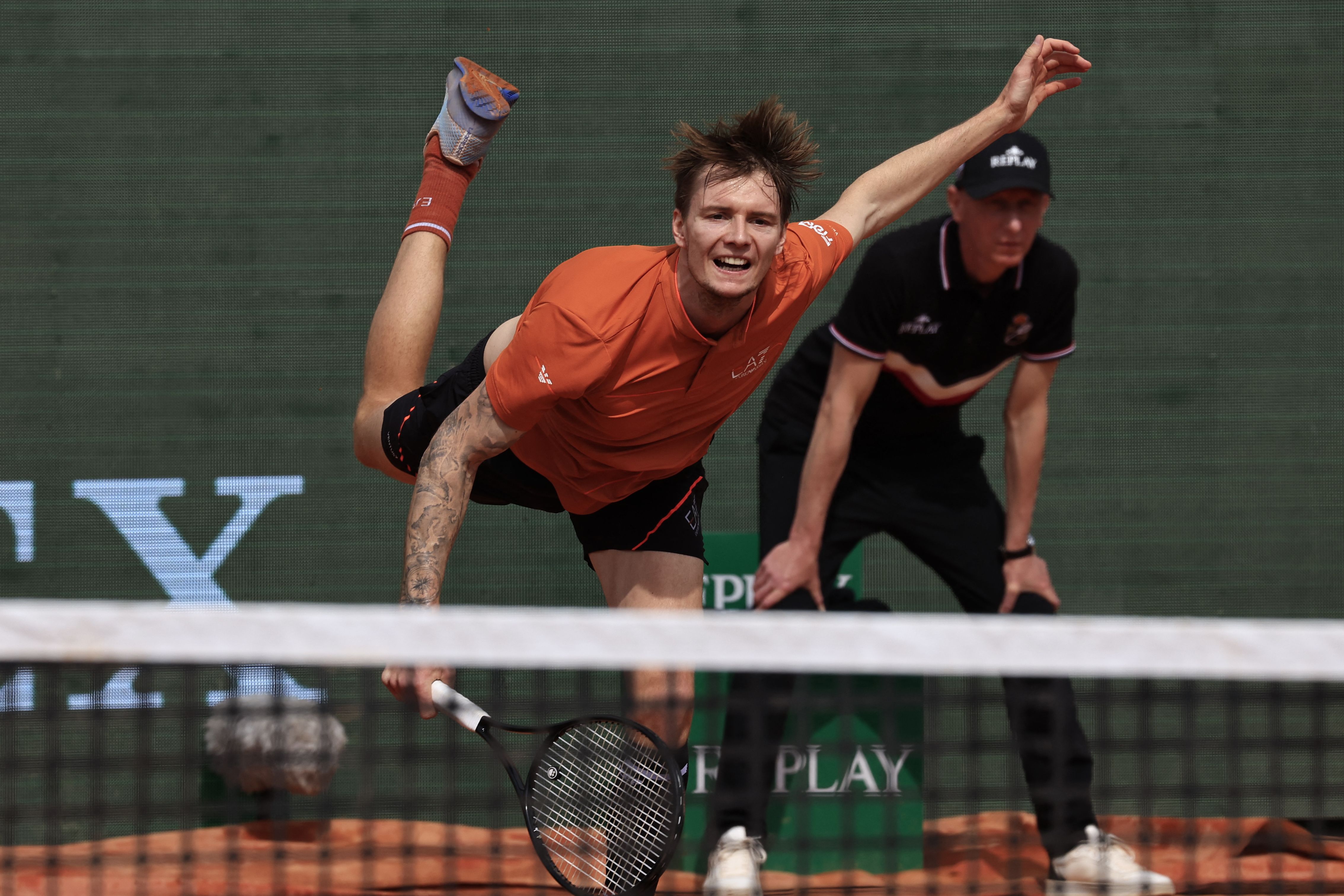 蒙特卡洛大师赛鏖战ATP总决赛，兹维列夫刷新纪录的简单介绍