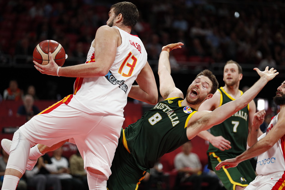 包含澳大利亚男篮翻盘快船，乔治·希尔爆发神勇的词条