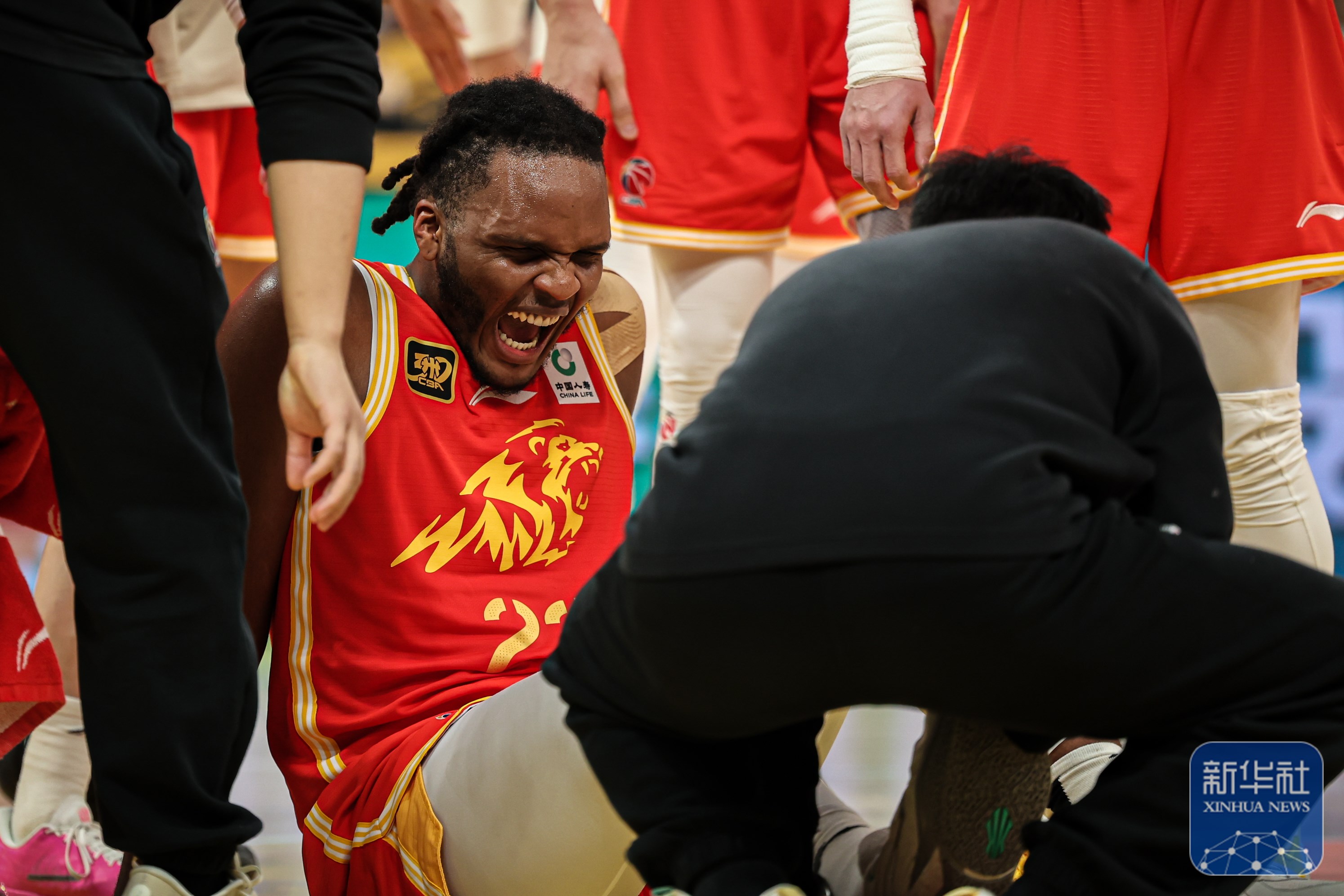 包含打破常规：热门球队遭遇意外挑战的词条