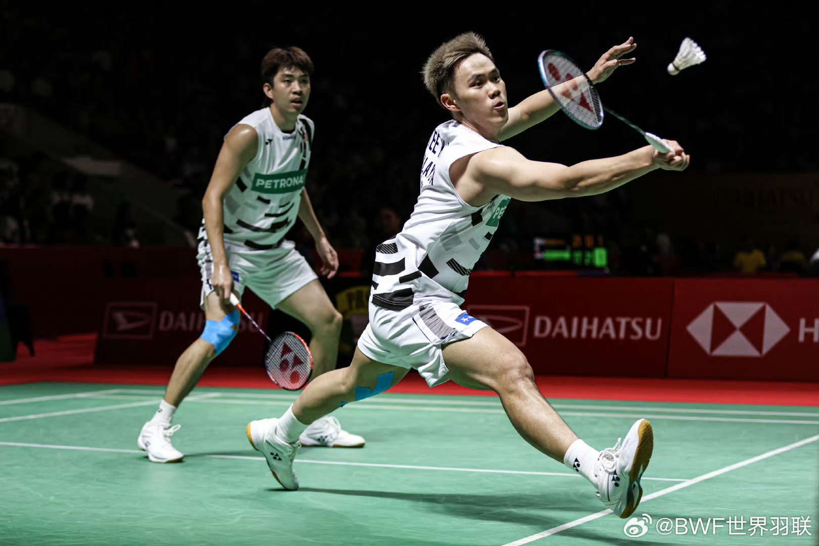 包含印尼羽毛球队绝杀日本羽毛球队，林丹三分雨点燃全场的词条