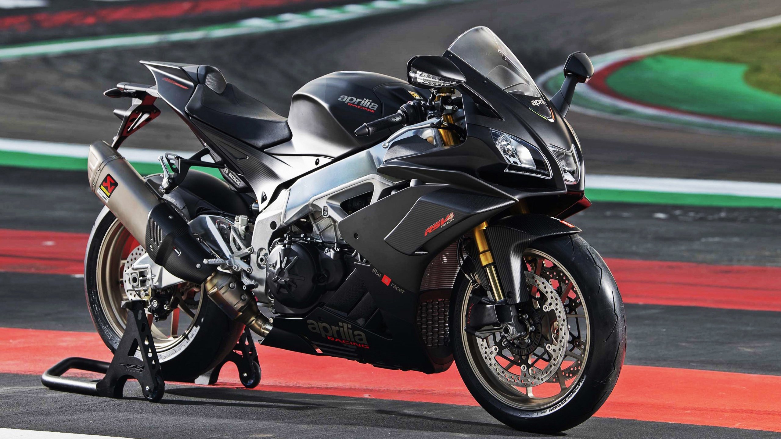 舞台越大越强,当姆巴佩的星光映照梅阿查之夜