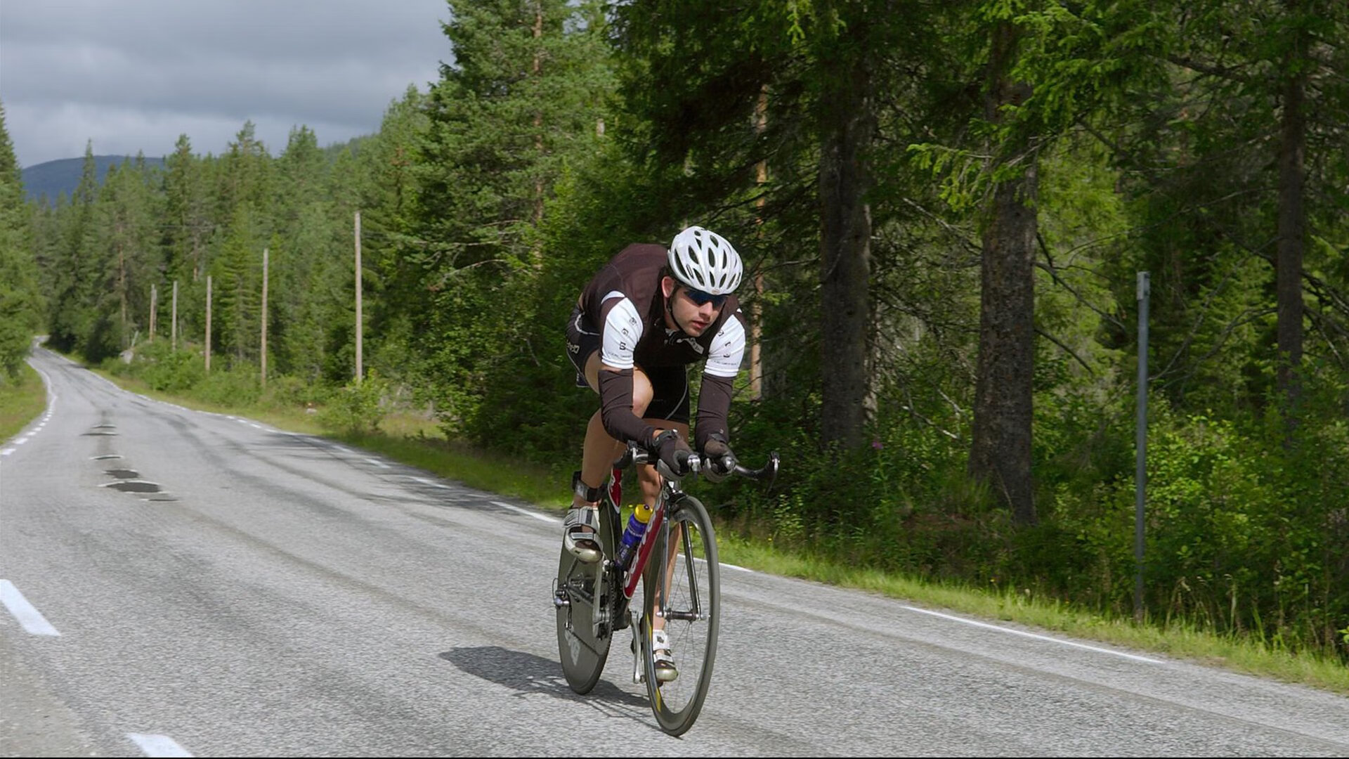 欧冠半决赛焦点战,哥伦比亚碾压巴黎,南美风暴席卷欧洲之巅
